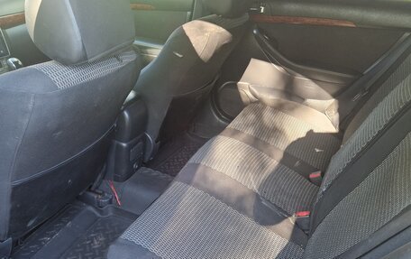 Toyota Avensis III рестайлинг, 2004 год, 480 000 рублей, 9 фотография