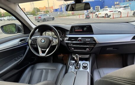 BMW 5 серия, 2018 год, 1 900 000 рублей, 12 фотография