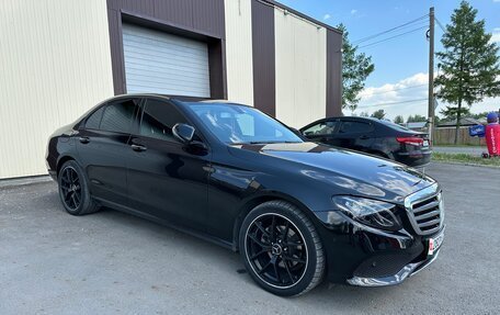 Mercedes-Benz E-Класс, 2019 год, 2 000 000 рублей, 3 фотография