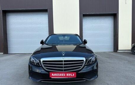 Mercedes-Benz E-Класс, 2019 год, 2 000 000 рублей, 2 фотография