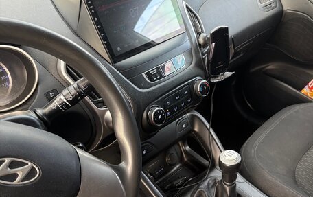 Hyundai ix35 I рестайлинг, 2011 год, 950 000 рублей, 2 фотография