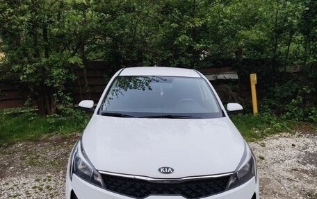 KIA Rio IV, 2021 год, 1 300 000 рублей, 2 фотография