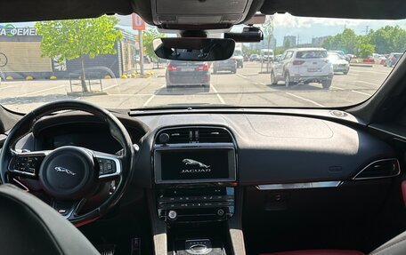 Jaguar F-Pace, 2016 год, 2 700 000 рублей, 14 фотография