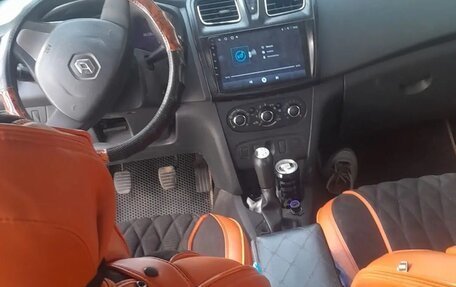 Renault Logan II, 2015 год, 340 000 рублей, 2 фотография