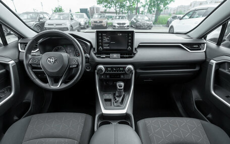 Toyota RAV4, 2020 год, 3 145 000 рублей, 8 фотография