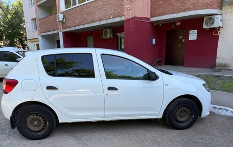 Renault Sandero II рестайлинг, 2014 год, 700 000 рублей, 2 фотография