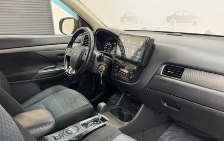 Mitsubishi Outlander III рестайлинг 3, 2015 год, 1 839 000 рублей, 8 фотография