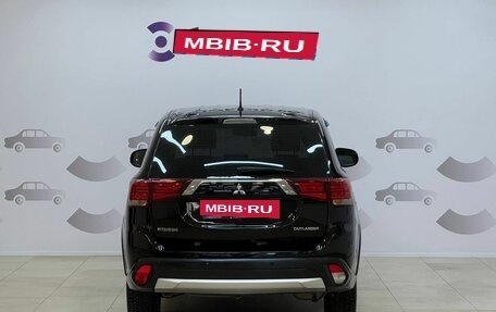 Mitsubishi Outlander III рестайлинг 3, 2015 год, 1 839 000 рублей, 4 фотография