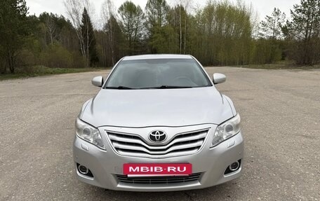 Toyota Camry, 2010 год, 1 100 000 рублей, 2 фотография