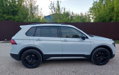 Volkswagen Tiguan II, 2018 год, 2 800 000 рублей, 4 фотография