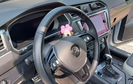 Volkswagen Tiguan II, 2018 год, 2 800 000 рублей, 13 фотография