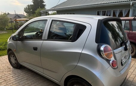 Chevrolet Spark III, 2011 год, 369 000 рублей, 2 фотография