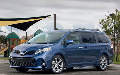 Toyota Sienna III, 2018 год, 3 250 рублей, 1 фотография