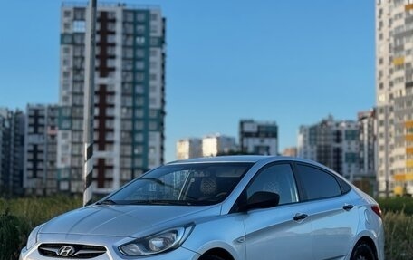 Hyundai Solaris II рестайлинг, 2011 год, 650 000 рублей, 3 фотография