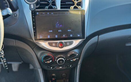 Hyundai Solaris II рестайлинг, 2011 год, 650 000 рублей, 8 фотография