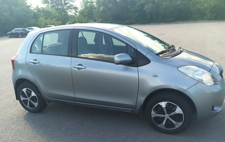 Toyota Yaris III рестайлинг, 2007 год, 460 000 рублей, 2 фотография
