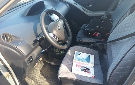Toyota Yaris III рестайлинг, 2007 год, 460 000 рублей, 8 фотография