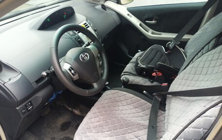 Toyota Yaris III рестайлинг, 2007 год, 460 000 рублей, 10 фотография