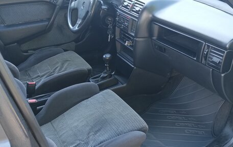 Opel Vectra A, 1990 год, 260 000 рублей, 23 фотография