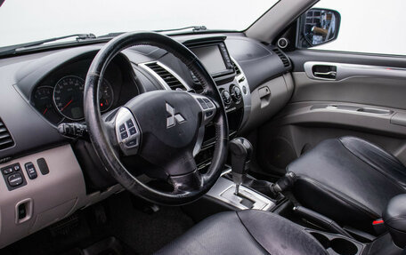 Mitsubishi Pajero Sport II рестайлинг, 2011 год, 1 580 000 рублей, 10 фотография