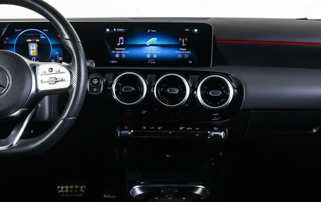 Mercedes-Benz A-Класс, 2019 год, 2 750 000 рублей, 14 фотография