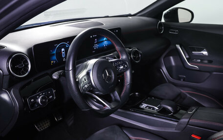 Mercedes-Benz A-Класс, 2019 год, 2 750 000 рублей, 15 фотография