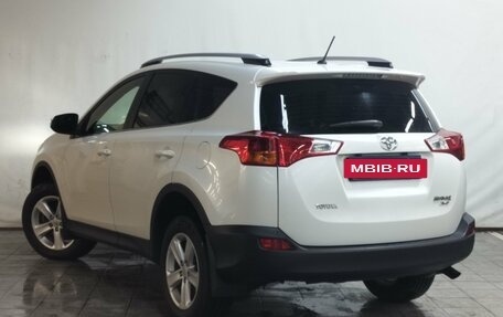 Toyota RAV4, 2014 год, 1 990 000 рублей, 6 фотография