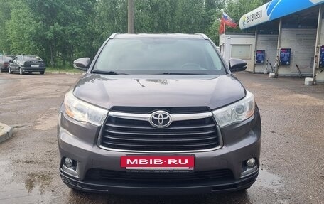 Toyota Highlander III, 2015 год, 2 890 000 рублей, 2 фотография
