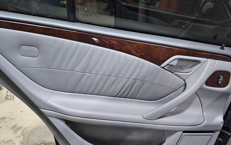 Mercedes-Benz E-Класс, 2003 год, 900 000 рублей, 14 фотография