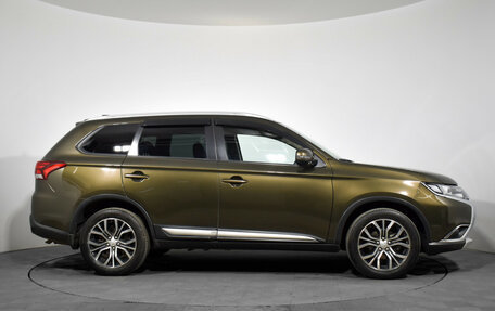 Mitsubishi Outlander III рестайлинг 3, 2018 год, 2 450 000 рублей, 4 фотография