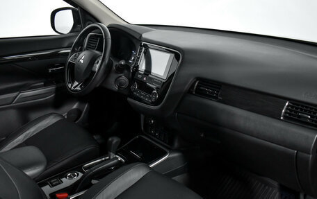 Mitsubishi Outlander III рестайлинг 3, 2018 год, 2 450 000 рублей, 13 фотография