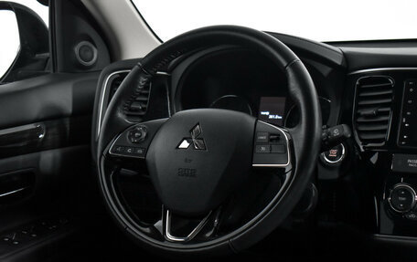 Mitsubishi Outlander III рестайлинг 3, 2018 год, 2 450 000 рублей, 14 фотография