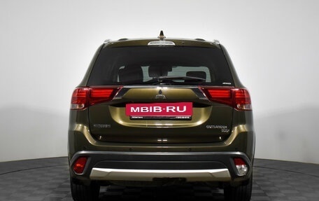 Mitsubishi Outlander III рестайлинг 3, 2018 год, 2 450 000 рублей, 6 фотография