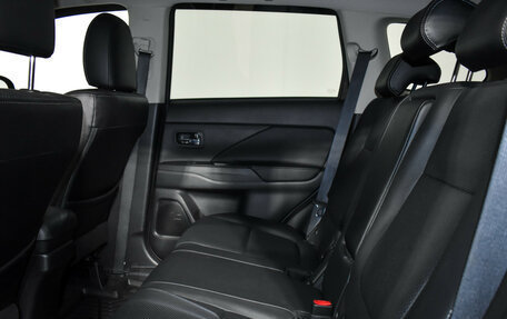 Mitsubishi Outlander III рестайлинг 3, 2018 год, 2 450 000 рублей, 12 фотография