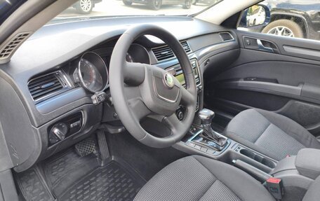 Skoda Superb III рестайлинг, 2010 год, 800 000 рублей, 33 фотография