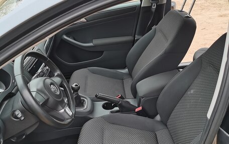 Volkswagen Jetta VI, 2011 год, 1 000 000 рублей, 9 фотография