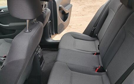 Volkswagen Jetta VI, 2011 год, 1 000 000 рублей, 11 фотография