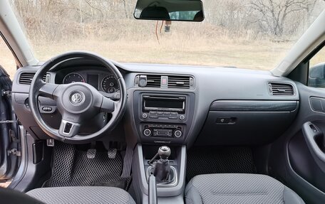 Volkswagen Jetta VI, 2011 год, 1 000 000 рублей, 10 фотография