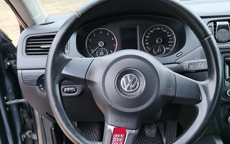 Volkswagen Jetta VI, 2011 год, 1 000 000 рублей, 12 фотография