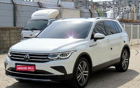 Volkswagen Tiguan II, 2021 год, 2 455 000 рублей, 1 фотография