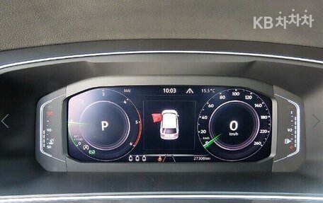 Volkswagen Tiguan II, 2021 год, 2 455 000 рублей, 11 фотография