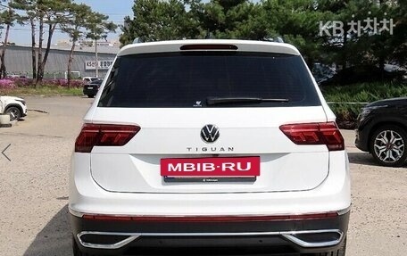 Volkswagen Tiguan II, 2021 год, 2 455 000 рублей, 4 фотография