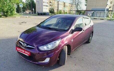 Hyundai Solaris II рестайлинг, 2012 год, 750 000 рублей, 2 фотография