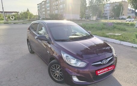 Hyundai Solaris II рестайлинг, 2012 год, 750 000 рублей, 3 фотография