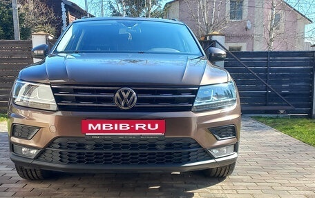 Volkswagen Tiguan II, 2019 год, 2 300 000 рублей, 2 фотография