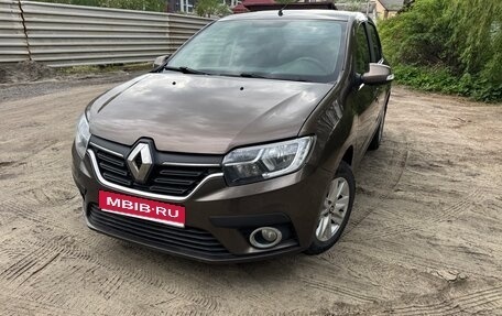 Renault Logan II, 2018 год, 1 000 000 рублей, 1 фотография