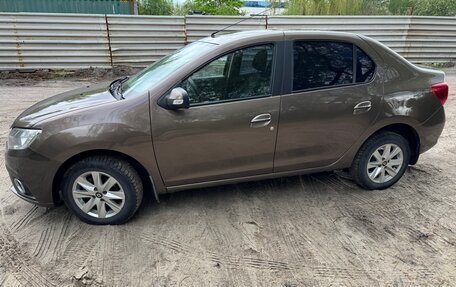 Renault Logan II, 2018 год, 1 000 000 рублей, 2 фотография
