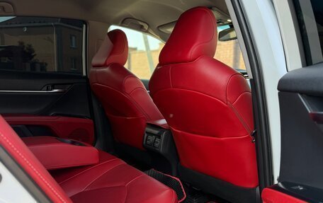 Toyota Camry, 2020 год, 2 600 000 рублей, 10 фотография