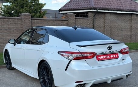 Toyota Camry, 2020 год, 2 600 000 рублей, 4 фотография