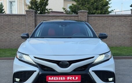 Toyota Camry, 2020 год, 2 600 000 рублей, 2 фотография